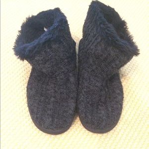 Black knit soft bottom fuzzy winter boots